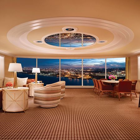 Encore Boston Harbor Everett Екстериор снимка The interior of a suite at Wynn