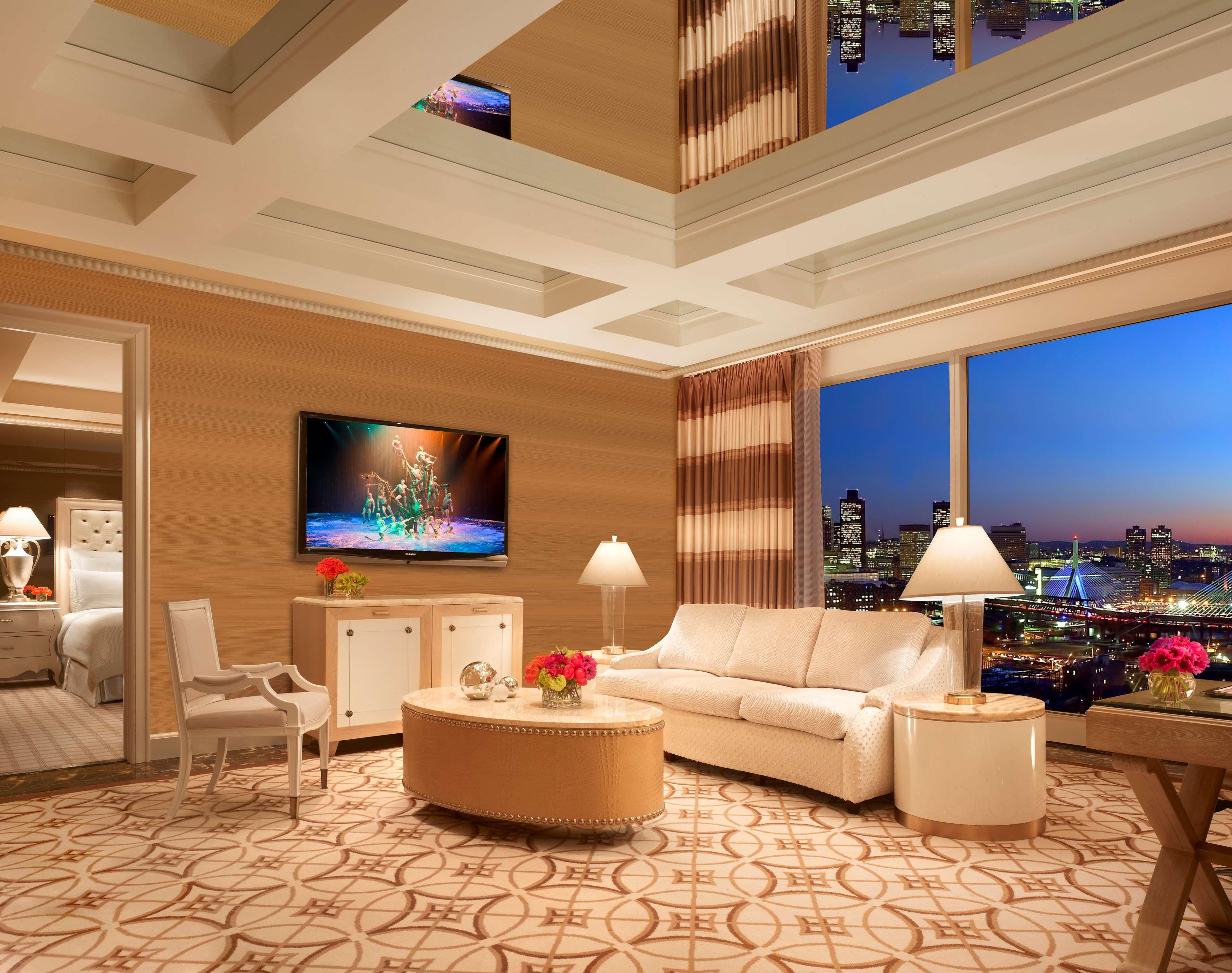 Encore Boston Harbor Everett Екстериор снимка A living room in a suite at Encore