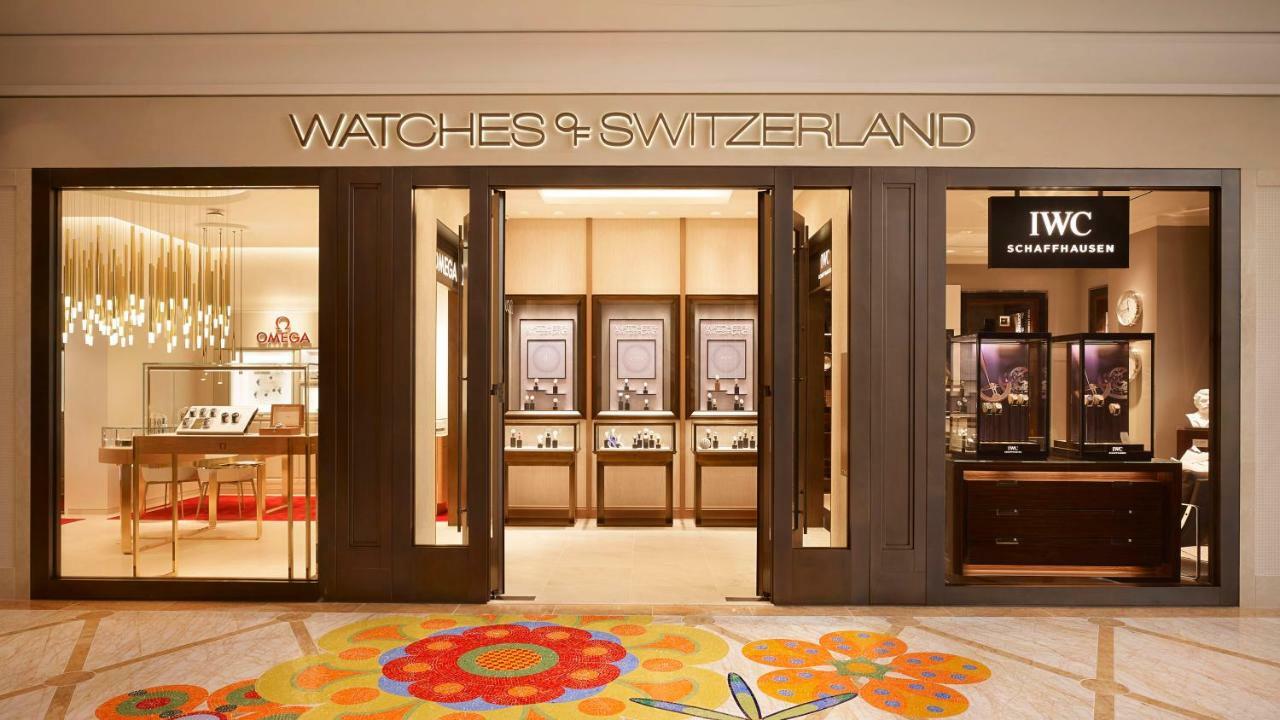 Encore Boston Harbor Everett Екстериор снимка The Watches of Switzerland store at The Landmark, Hong Kong